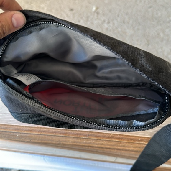 North face cross body/waist bag - Picture 2 of 2